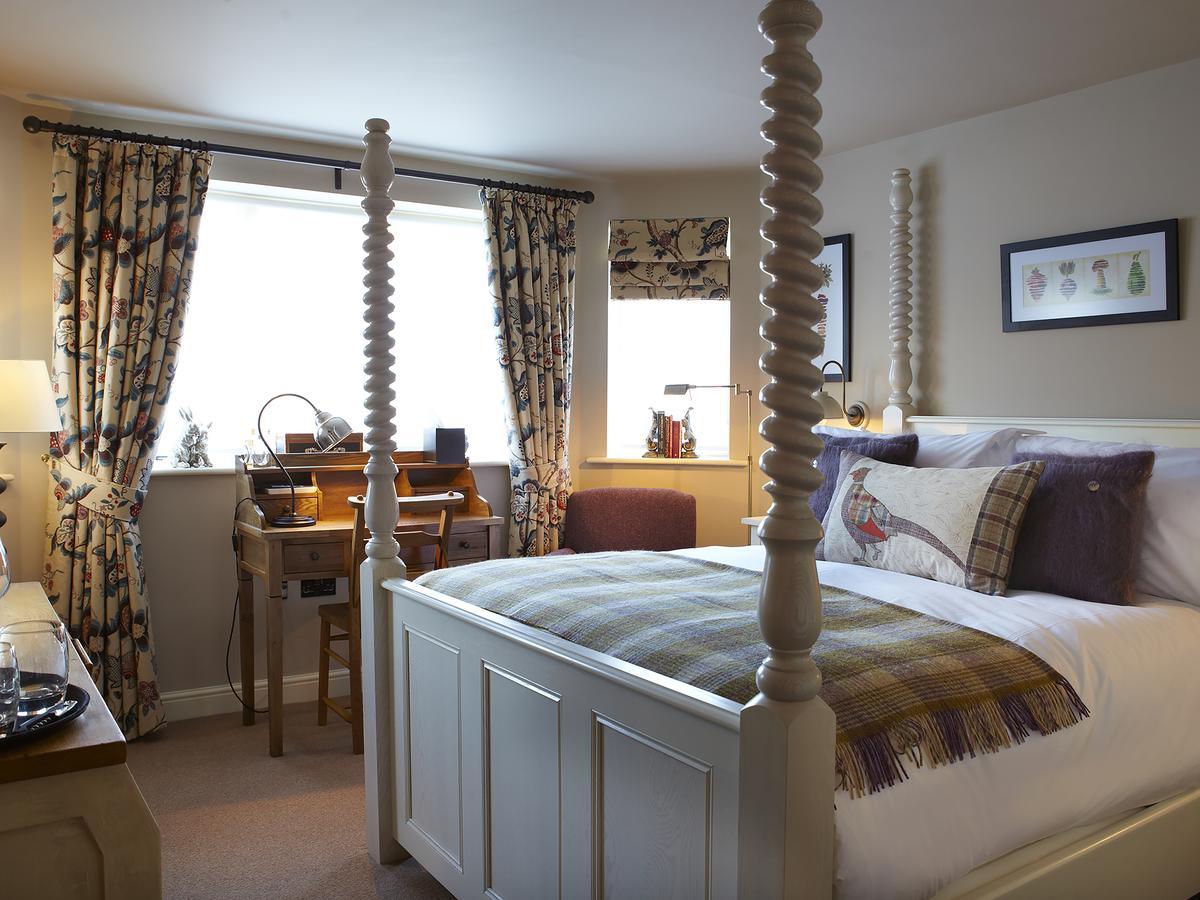 Deluxe King Room (No pets allowed)