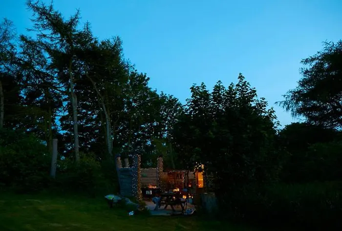 Pinewood Park - Tipis, Hot Tubs And Lodges